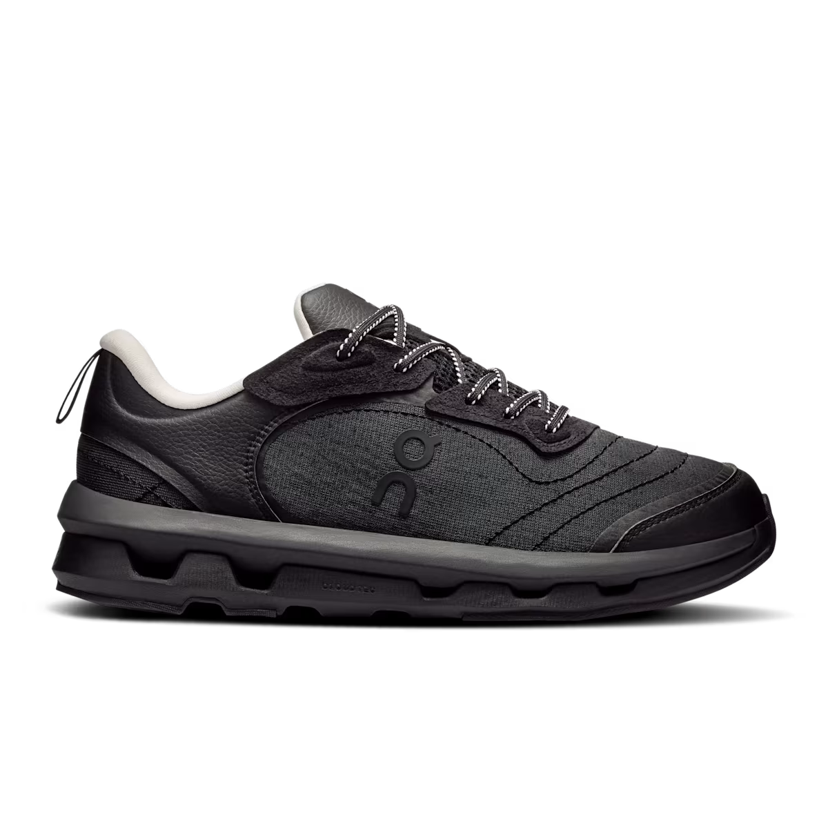 Sur la Lune de la zone nuageuse